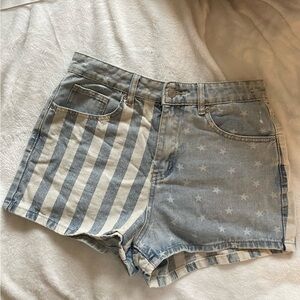 Star & Stripe Denim Shorts - Light Wash